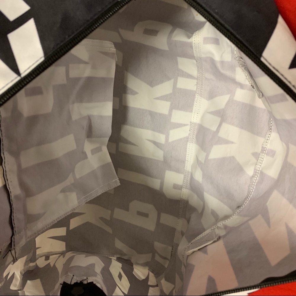 🚫SOLD🚫 Pink! Duffle Bag - Picture 8 of 8